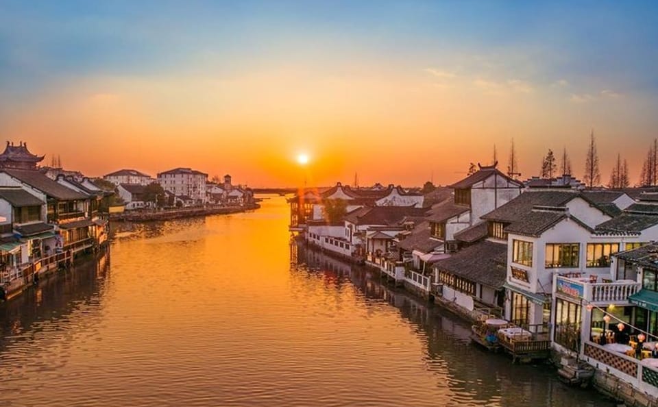 Private Day Tour of Zhujiajiao Water Town and Shanghai Tower