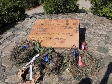Monument Kolonos Hill