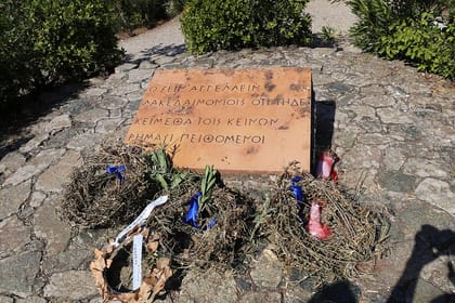 2 Days Private Tour:Persian War-Thermopylae,Marathon,Delphi,Salamis&Plateaus