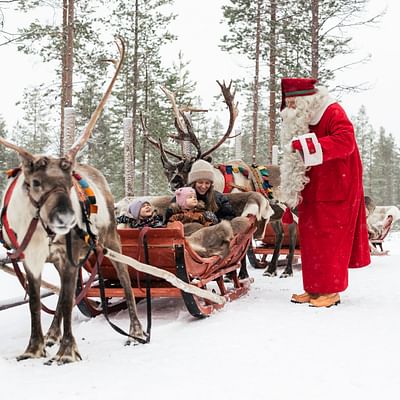 Sendero de Renos – Un paseo en trineo de renos de 400 metros con los renos de Santa Claus