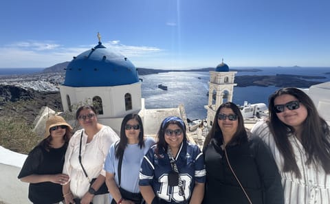 Private 5-Hour Tour of Santorini's Highlights with Local Guide