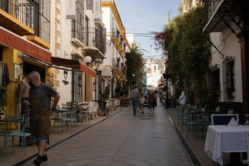 Córdoba to Málaga and Marbella Day Tour with Photography Session