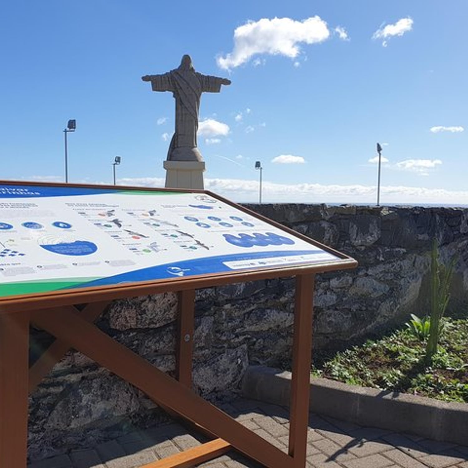 Cristo Rei e zona velha de tuk-tuk