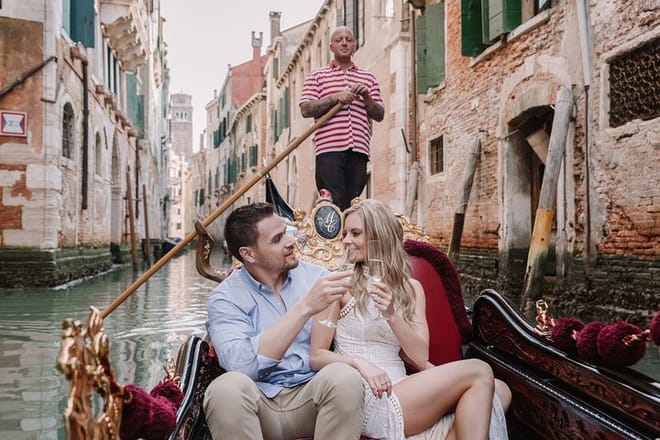 Gondola Ride with violinist and champagne 3
