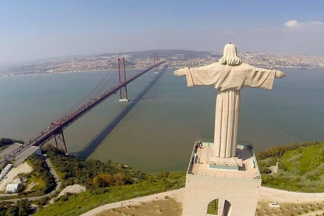 National Shrine DE Christ King, Almada