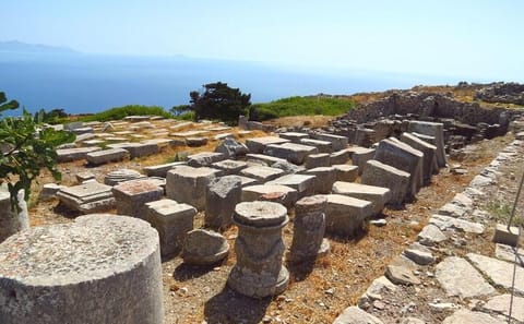 Hiking Tour of Ancient Thira from Kamari to Pyrgos