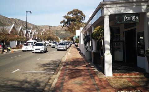 Private Full Day Winelands Tour from Cape Town to Franschhoek