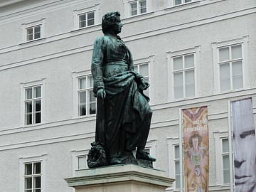 Discover Salzburg: Old Town Highlights Tour