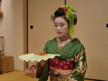 The Art of Geisha: Exclusive Show & Gion Walking Tour