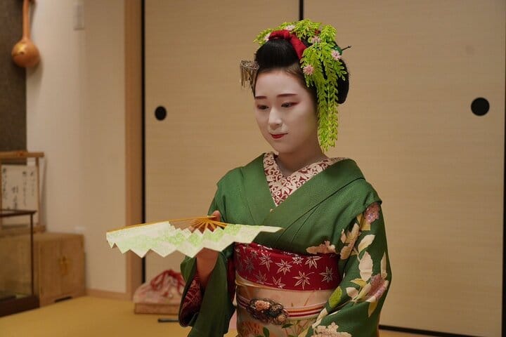 The Art of Geisha: Exclusive Show & Gion Walking Tour 3