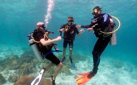 Hurghada Intro Diving Tour with Lunch and Cruise
