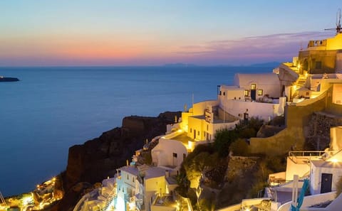 Fira to Oia: 4-Hour Cultural Tour of Santorini