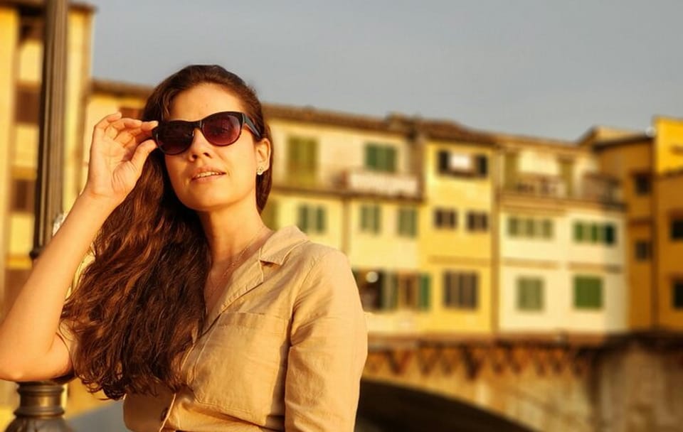 Photoshoot Walking Tour at Ponte Vecchio in Florence