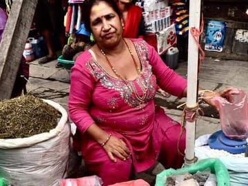 Souvenir Shopping Walking Tour in Kathmandu Bazaars
