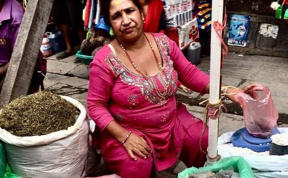 Souvenir Shopping Walking Tour in Kathmandu Bazaars