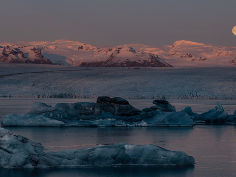 2-Day Private Tour Diamond Beach & Glacier Lagoon and Golden Circle with Snowmobile, photo 11