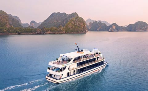 Halong Bay Day Tour Diamond Era Cruise (Indian Set Menu Optional)