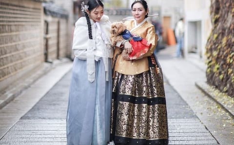 Seoul Hanbok Private Photoshoot in Gyeongbokgung Family or Group