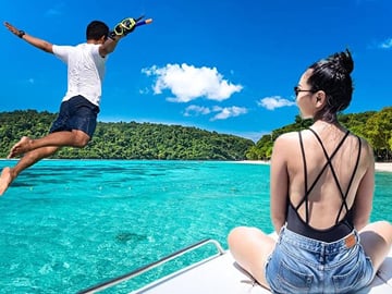 Phi Phi Islands Sunrise Speedboat Tour from Phuket