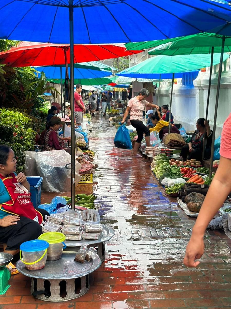 Sunset cruise on Luang Prabang river