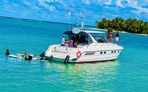Private Yacht Tour in Punta Cana with Drinks and Snorkeling