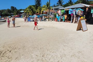 Manawakie Wildlife sanctuary and Macaw Market