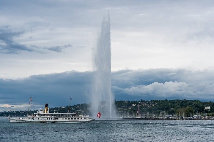 Geneva Private Walking Tour with a Local Guide 4