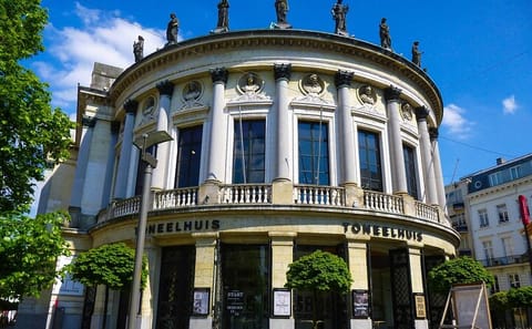 Antwerp Heritage Walking Tour: Cathedral, Grote Markt & More