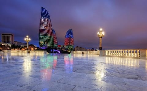 Private Night Panoramic Tour of Baku's Highlights
