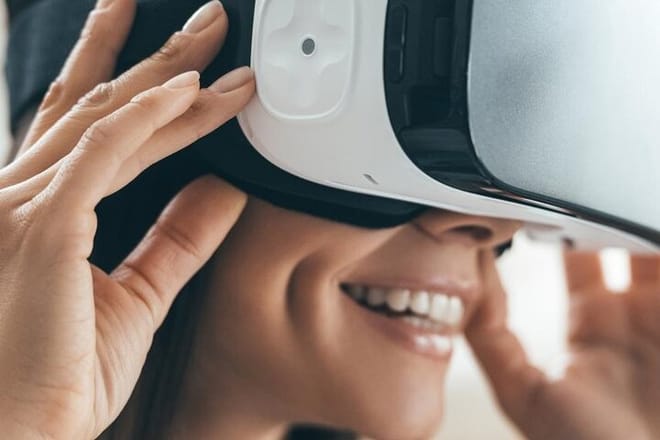 Budapest Virtual Reality City tour and Danube River Evening Cruise Package	 10