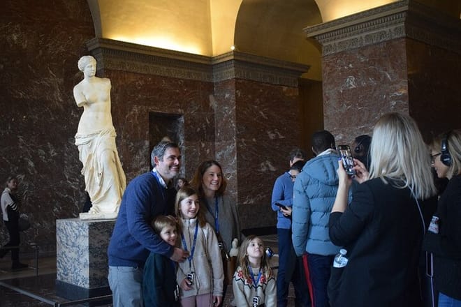 Paris : Louvre Museum Guided Tour with Pre-Booked Tickets