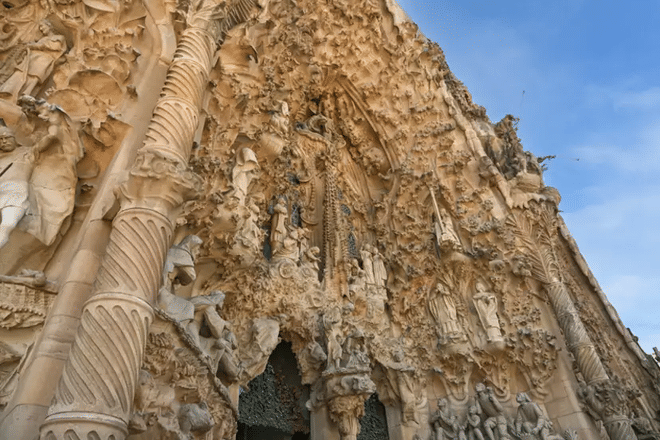 Sagrada Família Unveiled Semi-Private Tour With Fast Entry