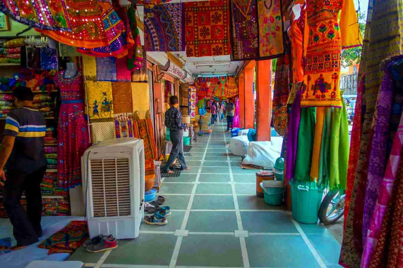 Jaipur full day Sightseeing tour by Air-Condition vehicle Include Guide 4