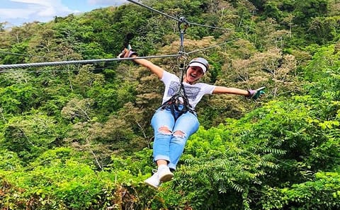 Extreme Zipline and City Tour with Beach Break in Roatán