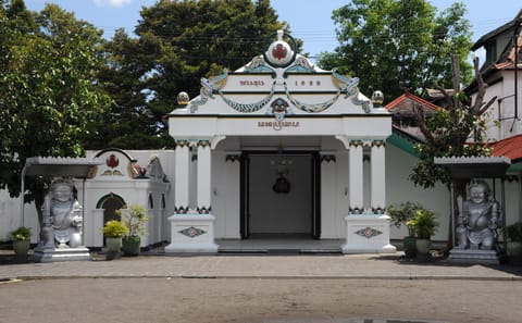Yogyakarta City and Mount Merapi Lava Adventure Tour