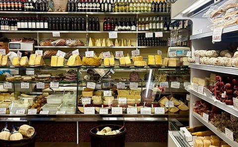 Trastevere Small Group Food Walking Tour in Rome