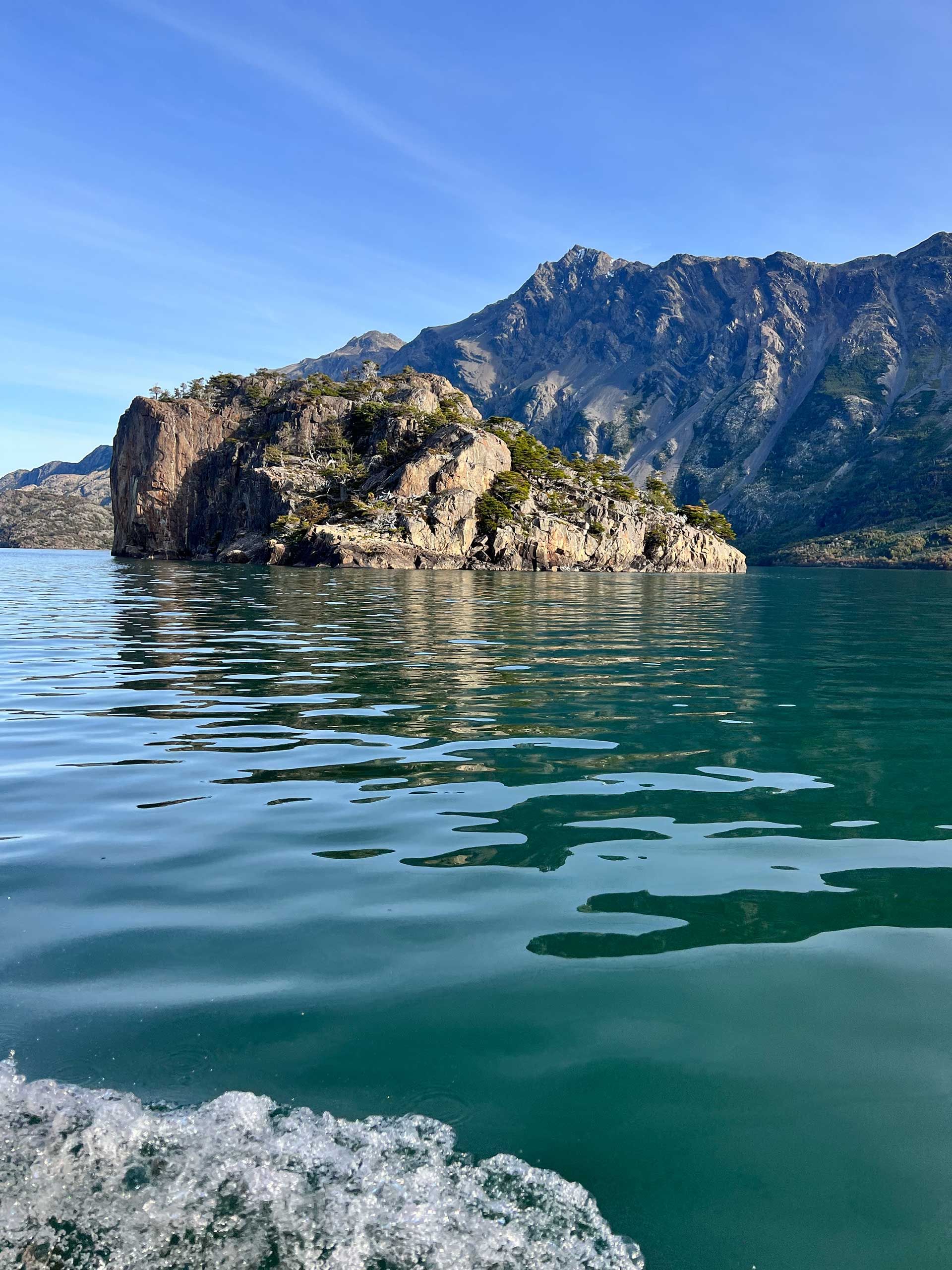 Islote en Lago Christie - Ruta Mayer - Villa O'Higgins