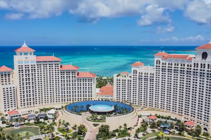 Island Tour to National Art Gallery, Beach and Bahamar Resort