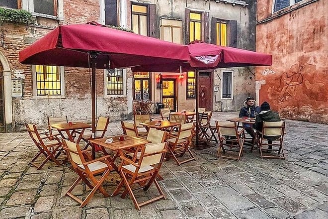 Wine Bars Hopping: Spritz & Local Bites Like a Venetian 9