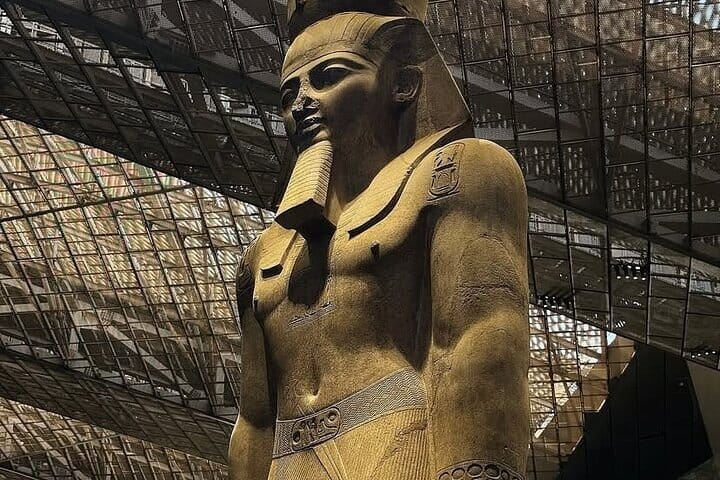 Ramses statue