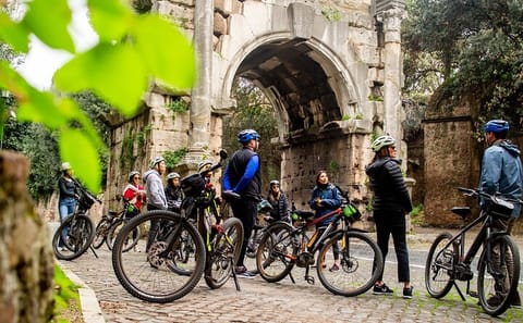 Appian Way Bike Tour with Catacombs Visit and Lunch in Rome