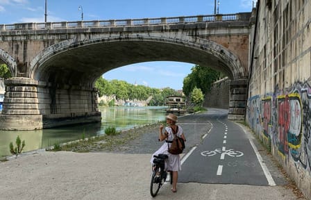 Cycling Tour Along the Tiber River in Rome