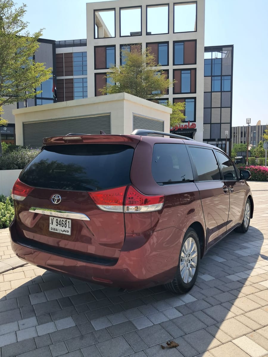 Dubai : Seamless Dubai Airport Transfers: Your Gateway to a Stress-Free Stay!