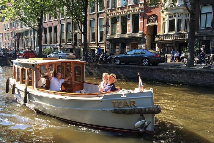 2 hours Private Boat Tour in Amsterdam with welcome drink