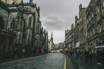Walking Tour of Edinburgh's Historic Sites and Christmas Market