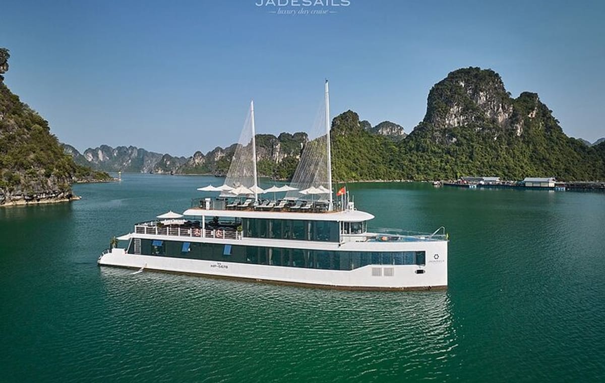 JADESAILS Modern Yacht Style in Halong Bay with Luxury Service