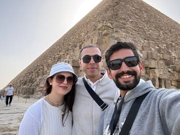 Giza Pyramids and Sphinx Tour with Lunch and Fees Included