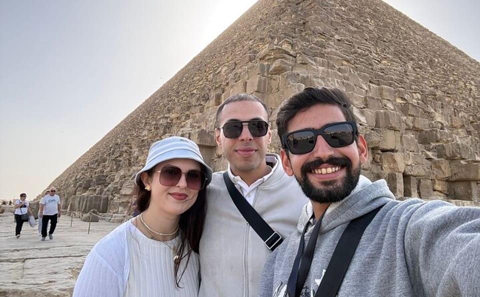 Giza Pyramids and Sphinx Tour with Lunch and Fees Included
