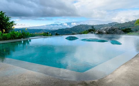 Irazú Volcano and Hot Springs Tour from San José