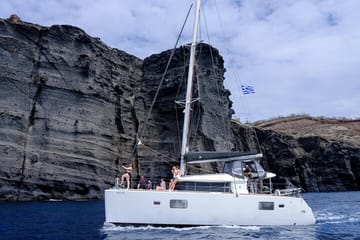 Luxury Sailing Tour from Fira to Thirassia Island